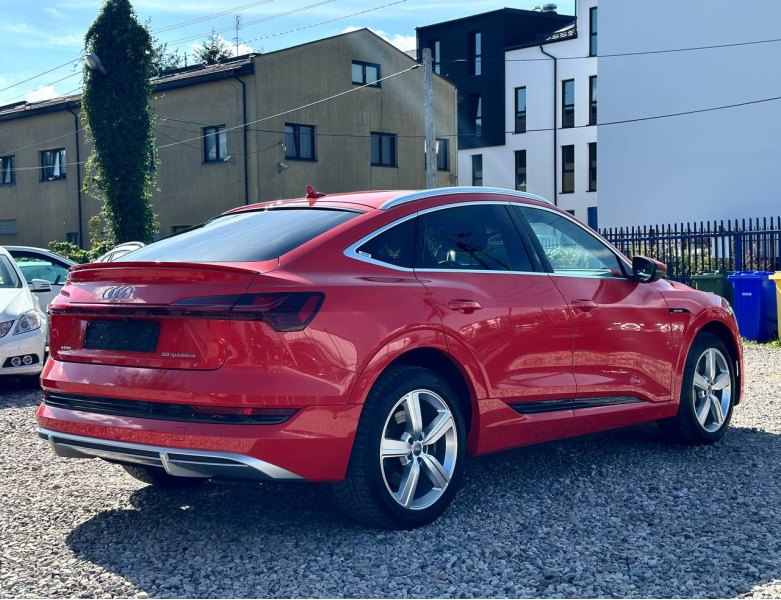
								Audi e-tron 55 quattro S-line full									