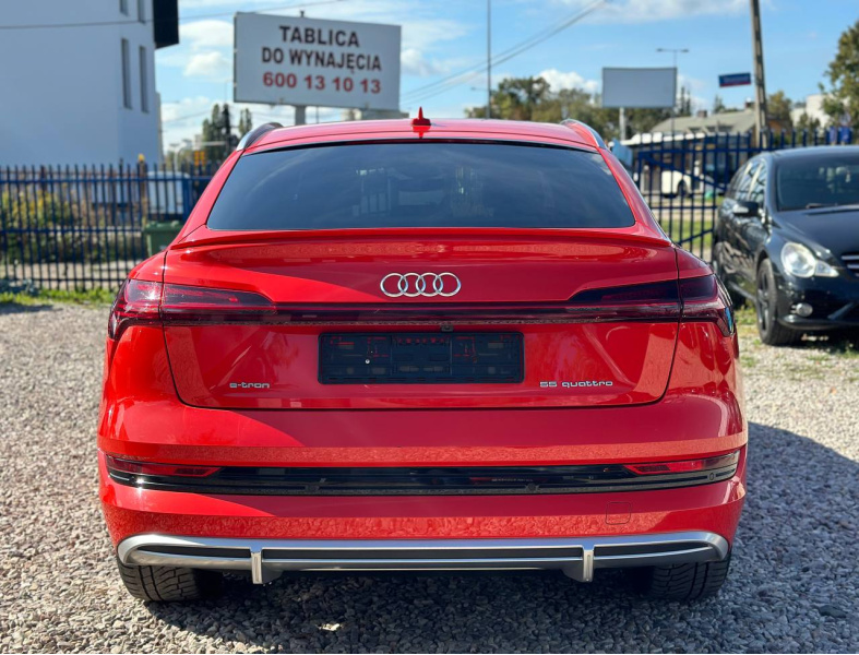 
								Audi e-tron 55 quattro S-line full									