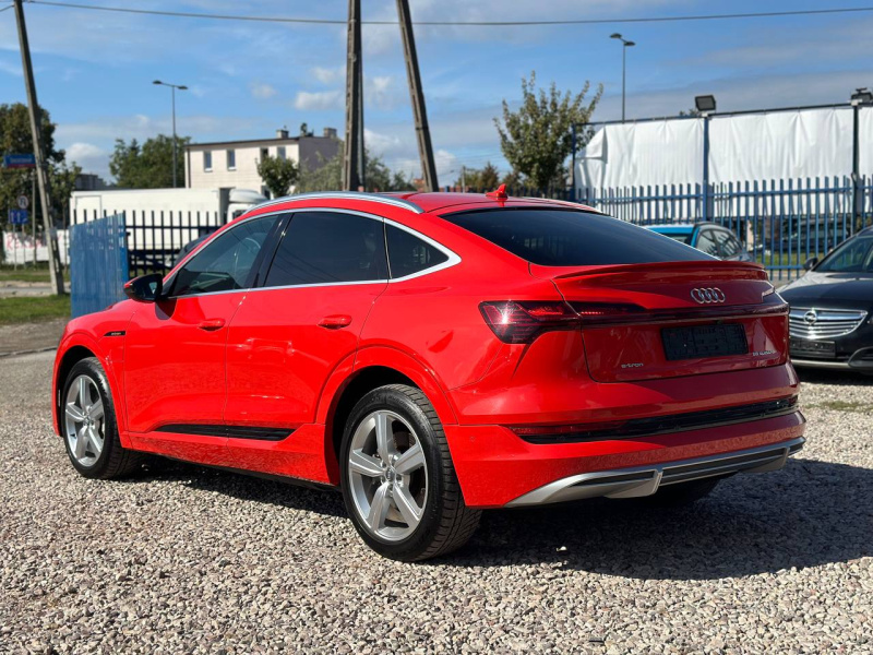 
								Audi e-tron 55 quattro S-line full									