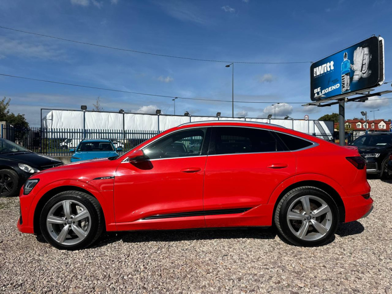 
								Audi e-tron 55 quattro S-line full									