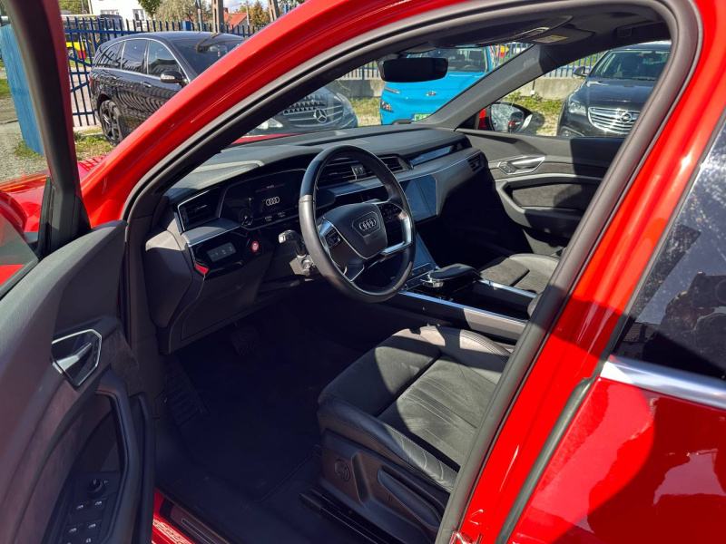 
								Audi e-tron 55 quattro S-line full									