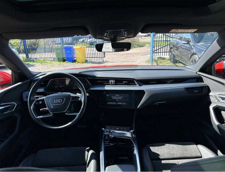 
								Audi e-tron 55 quattro S-line full									