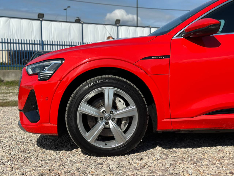 
								Audi e-tron 55 quattro S-line full									