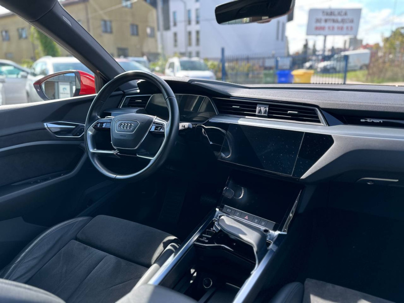 
								Audi e-tron 55 quattro S-line full									