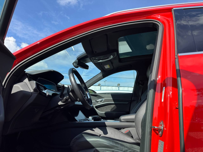 
								Audi e-tron 55 quattro S-line full									