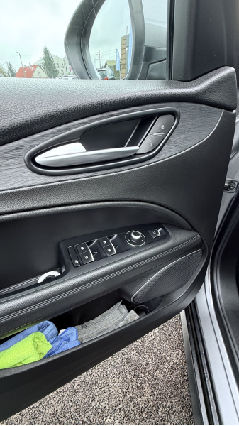 
								Alfa Romeo Stelvio full									