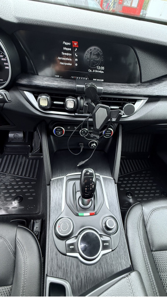 
								Alfa Romeo Stelvio full									