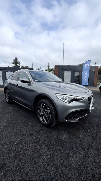 
								Alfa Romeo Stelvio full									