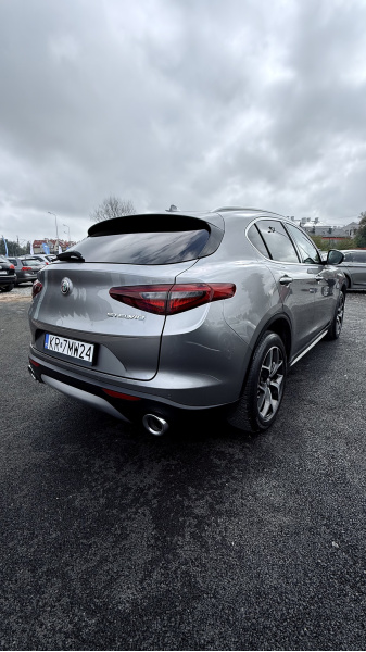 
								Alfa Romeo Stelvio full									