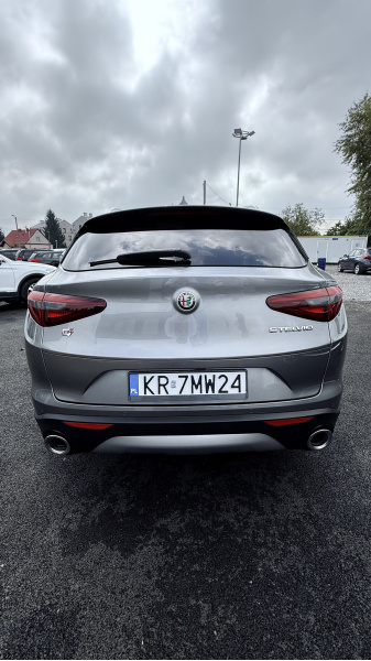
								Alfa Romeo Stelvio full									