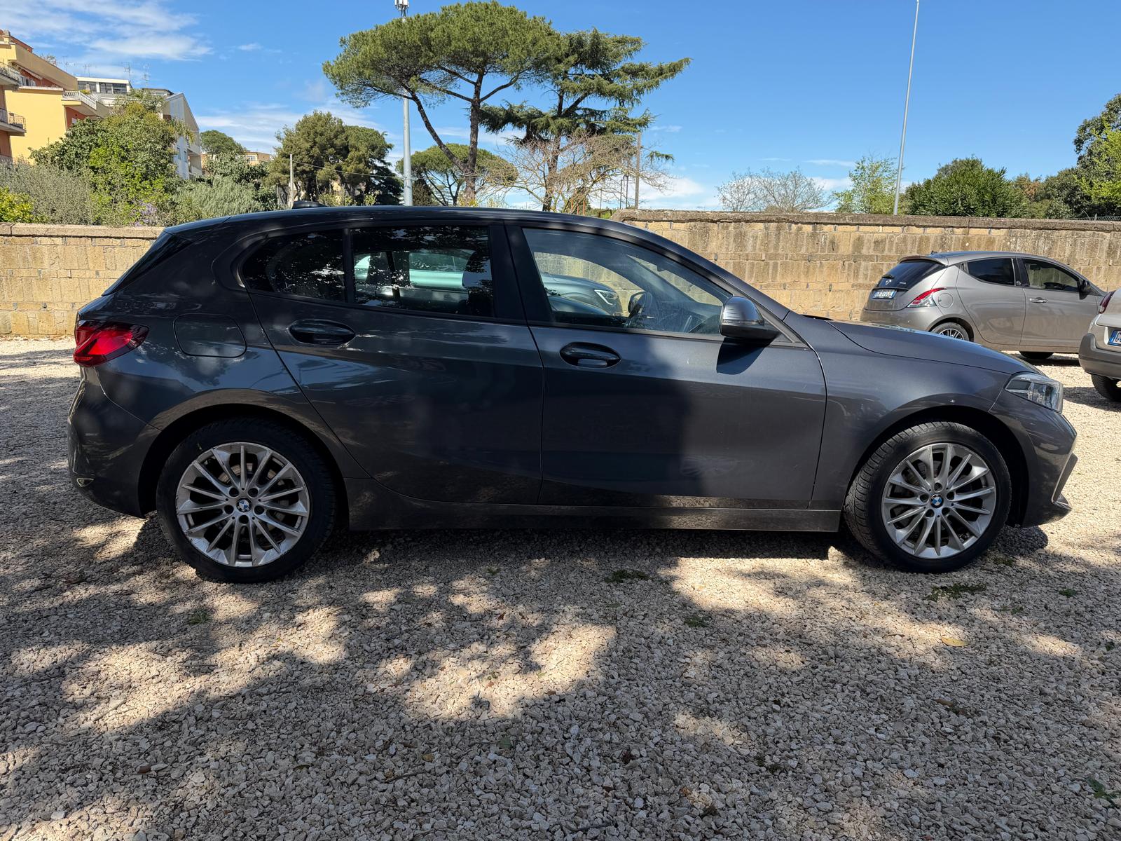
								BMW 1er 116d Advantage full									