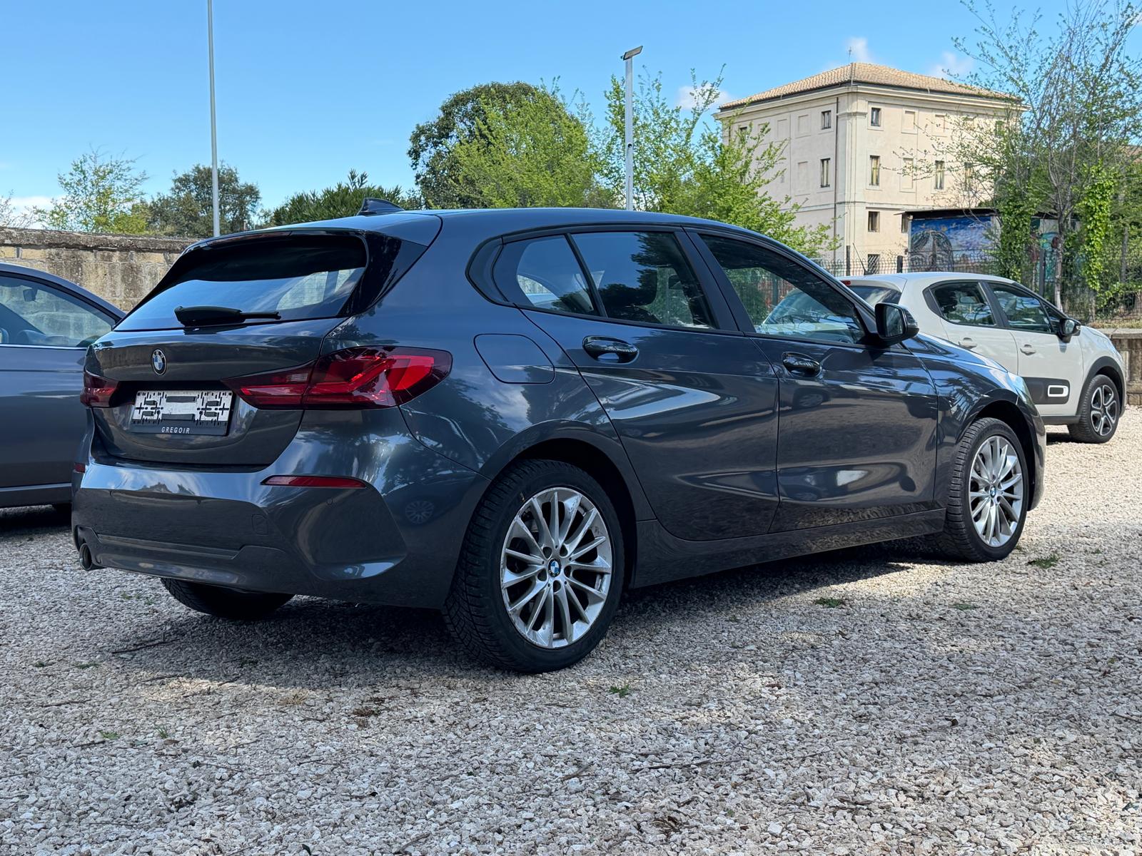 
								BMW 1er 116d Advantage full									