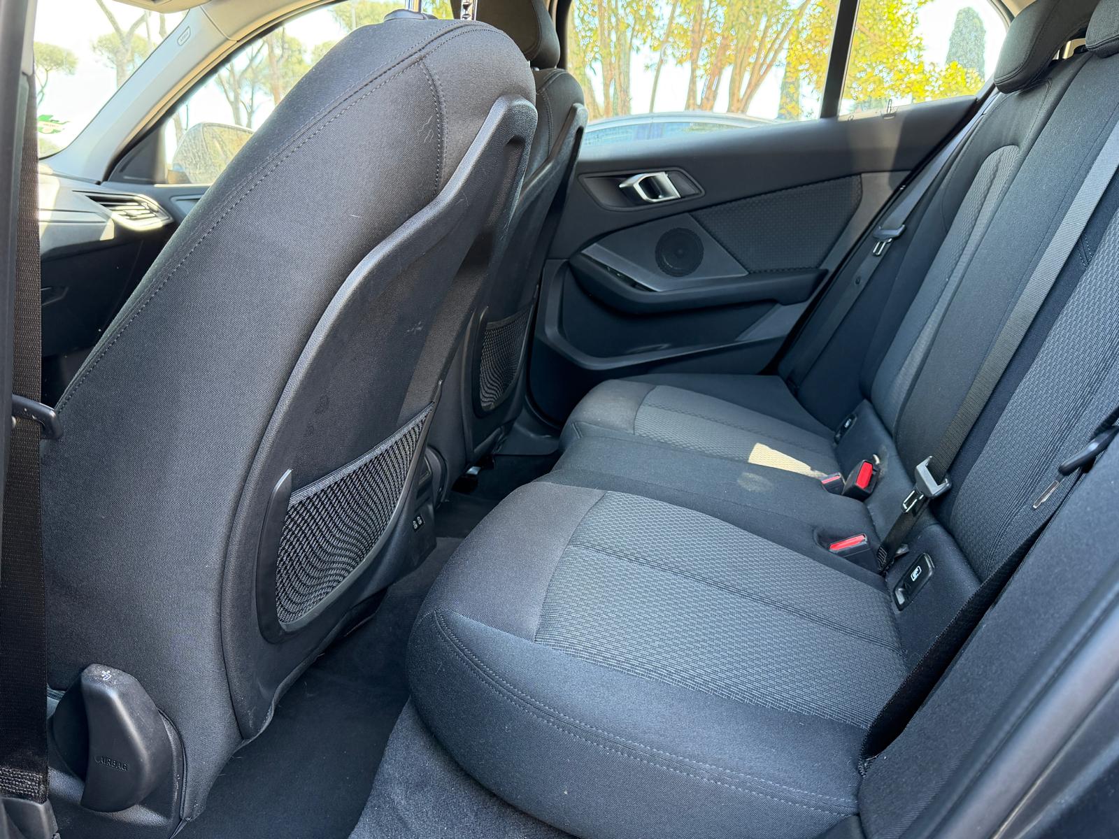 
								BMW 1er 116d Advantage full									