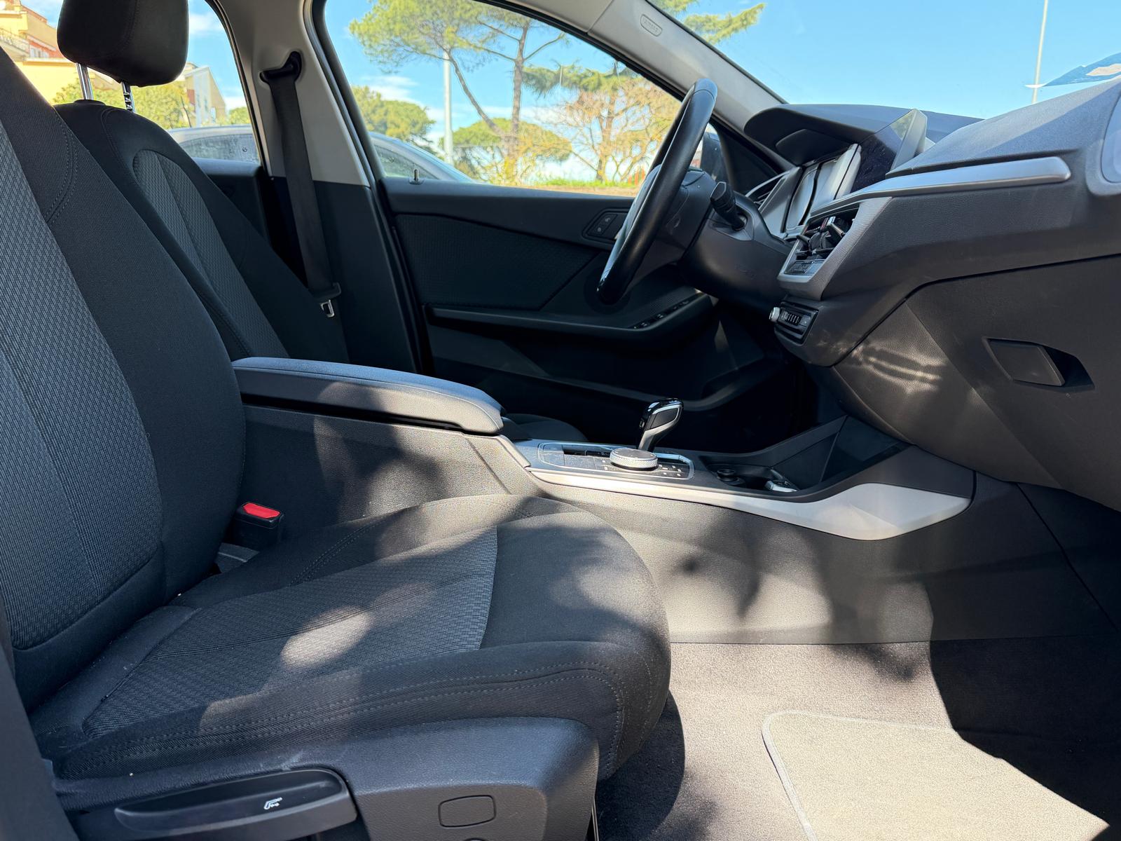 
								BMW 1er 116d Advantage full									