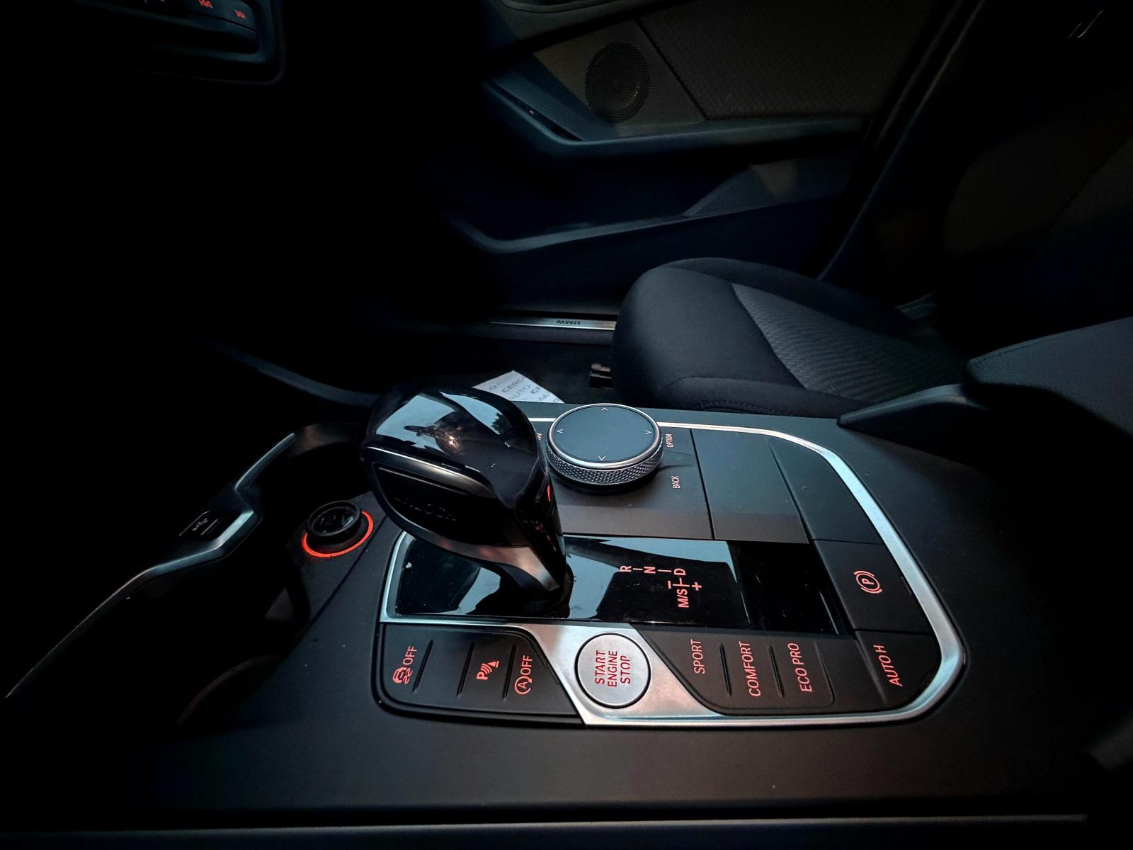 
								BMW 1er 116d Advantage full									