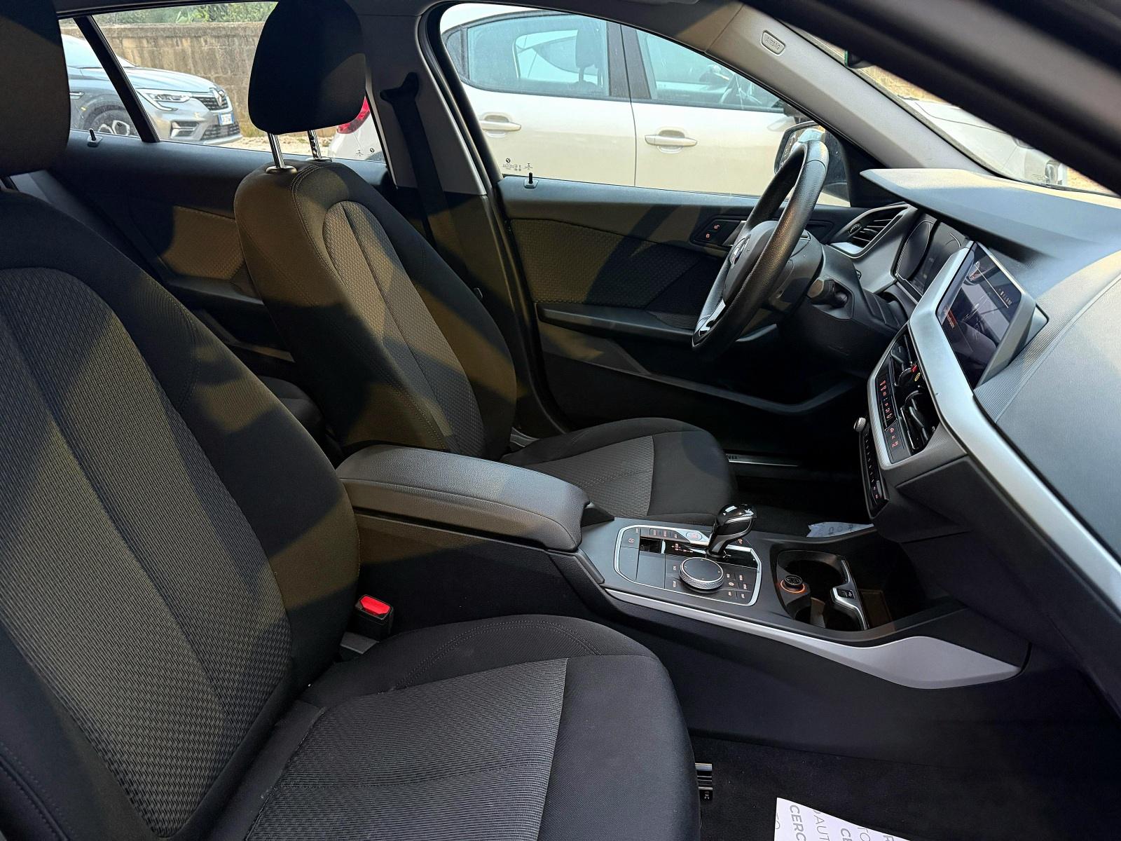
								BMW 1er 116d Advantage full									
