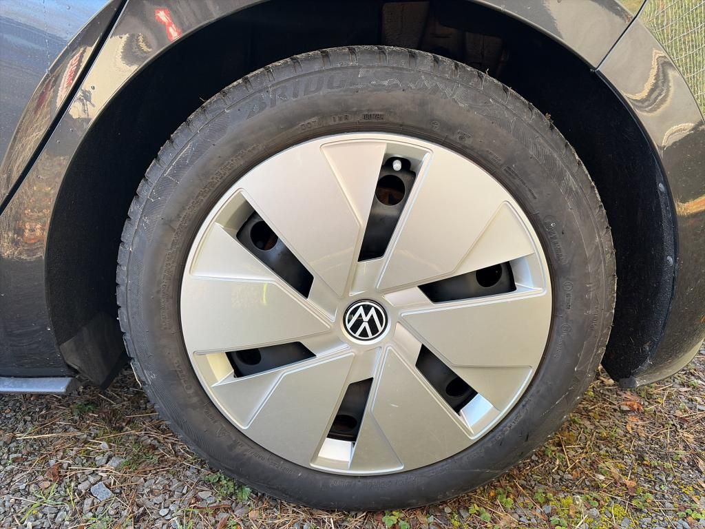 
								Volkswagen ID.3 Electric Drive full									
