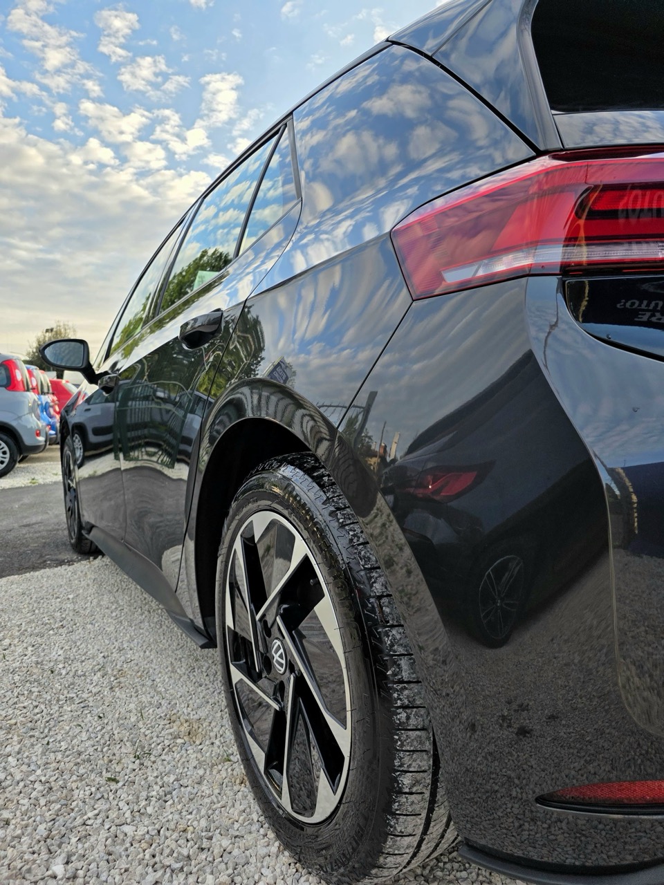 
								Volkswagen ID.3 Electric Drive full									