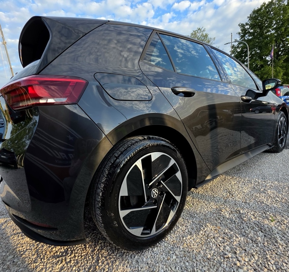 
								Volkswagen ID.3 Electric Drive full									