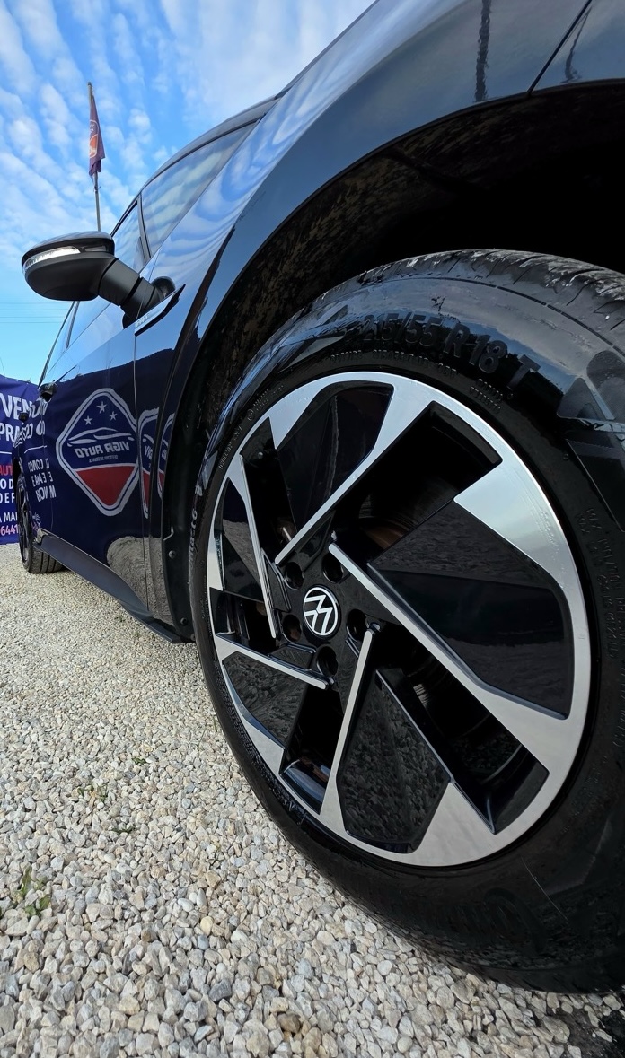 
								Volkswagen ID.3 Electric Drive full									