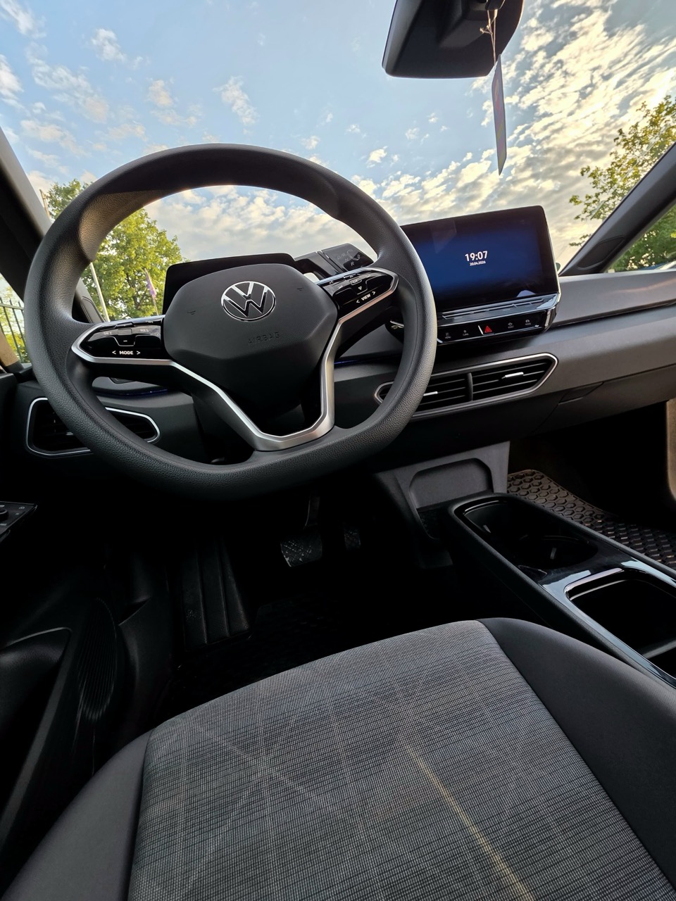 
								Volkswagen ID.3 Electric Drive full									