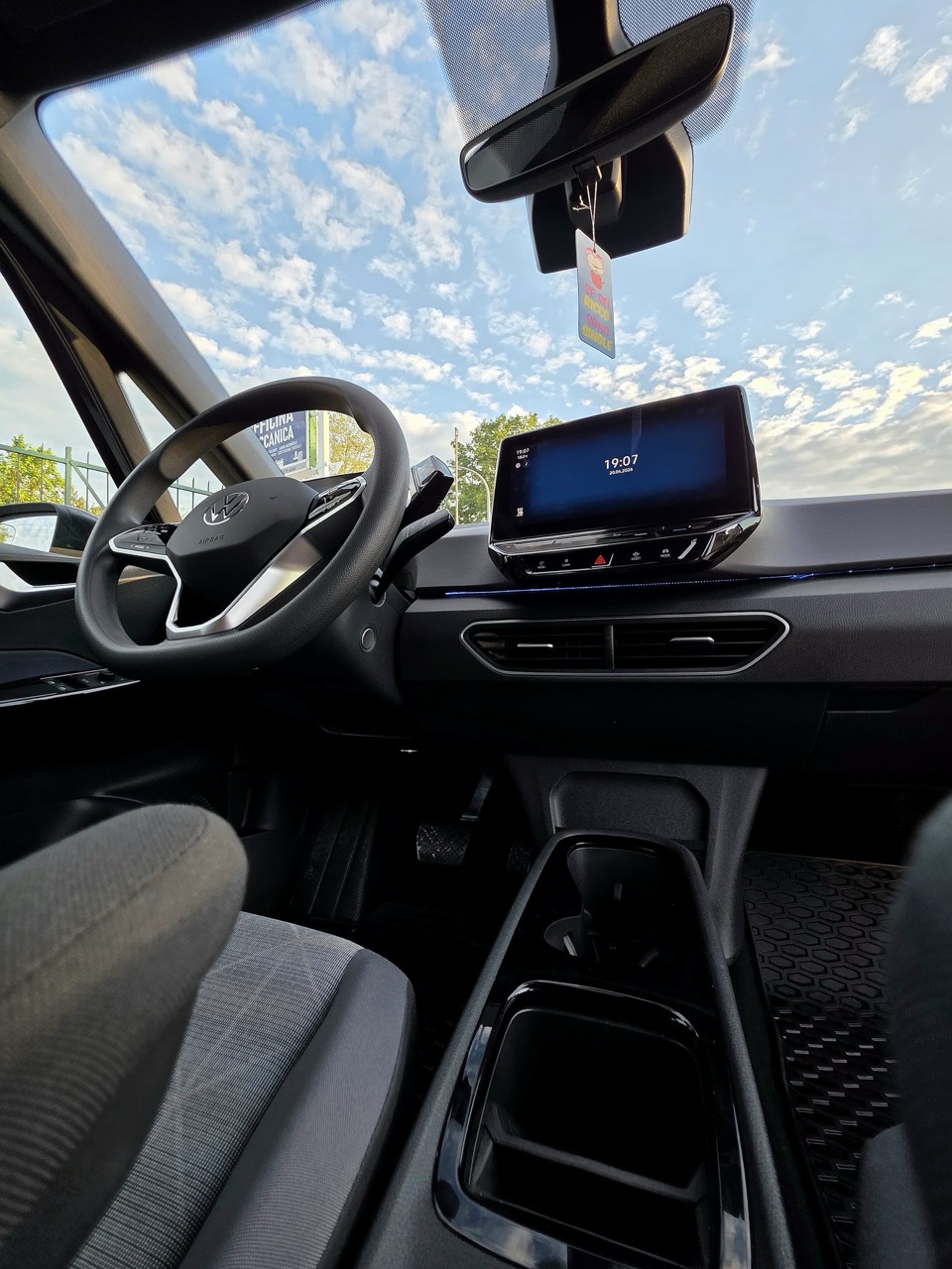 
								Volkswagen ID.3 Electric Drive full									