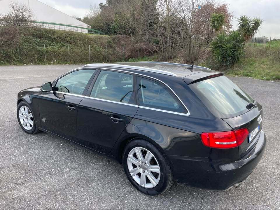 
								AUDI A4 Avant 2.0 TDI full									