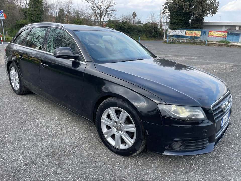 
								AUDI A4 Avant 2.0 TDI full									
