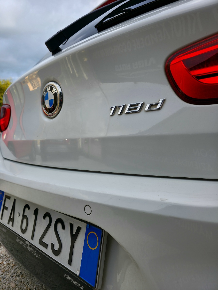 
								BMW 118d M Sport full									