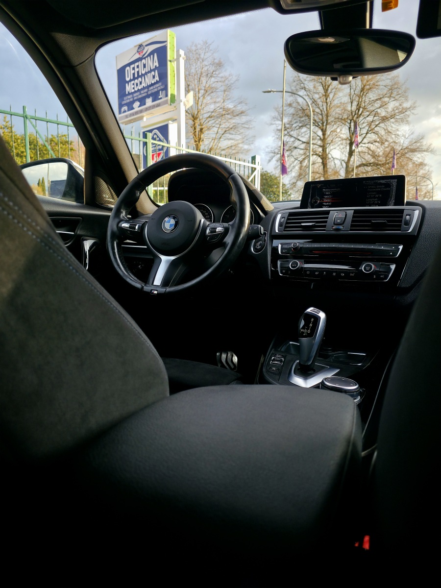 
								BMW 118d M Sport full									