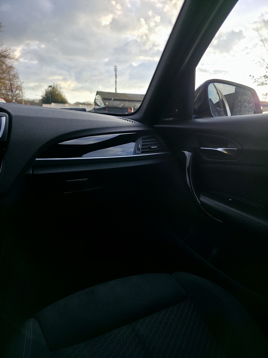 
								BMW 118d M Sport full									