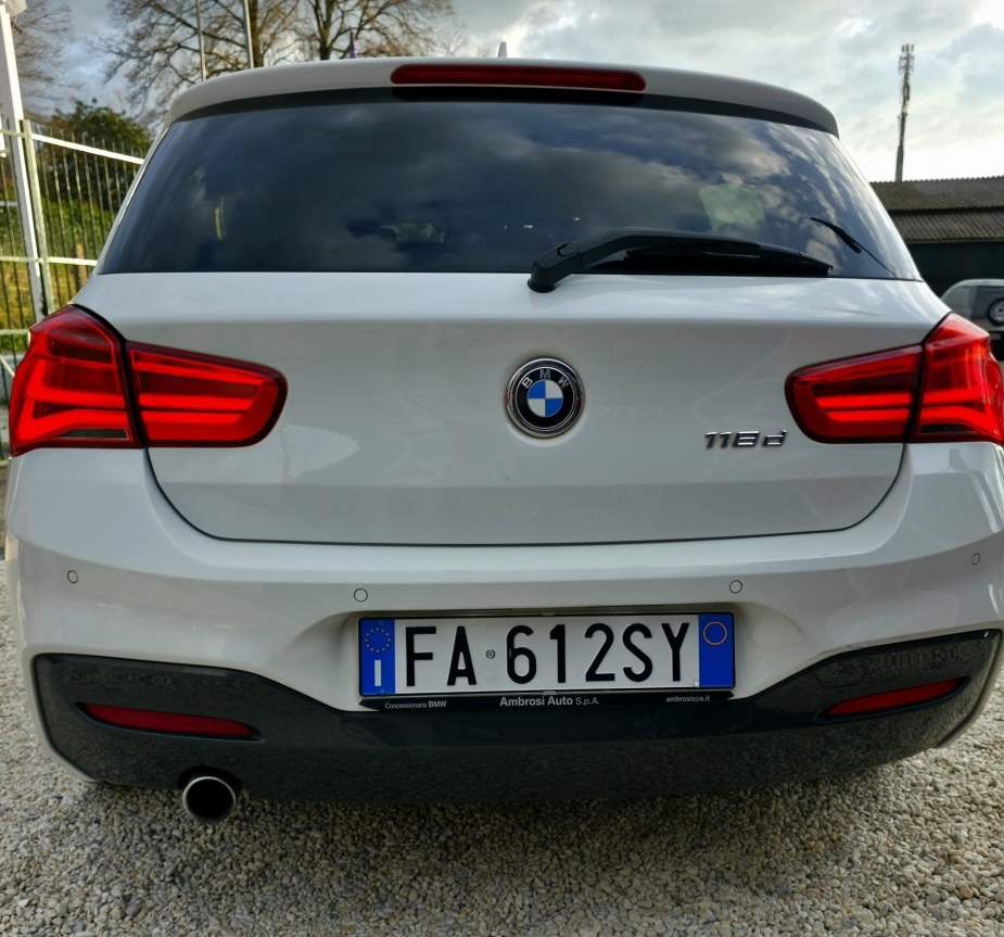 
								BMW 118d M Sport full									