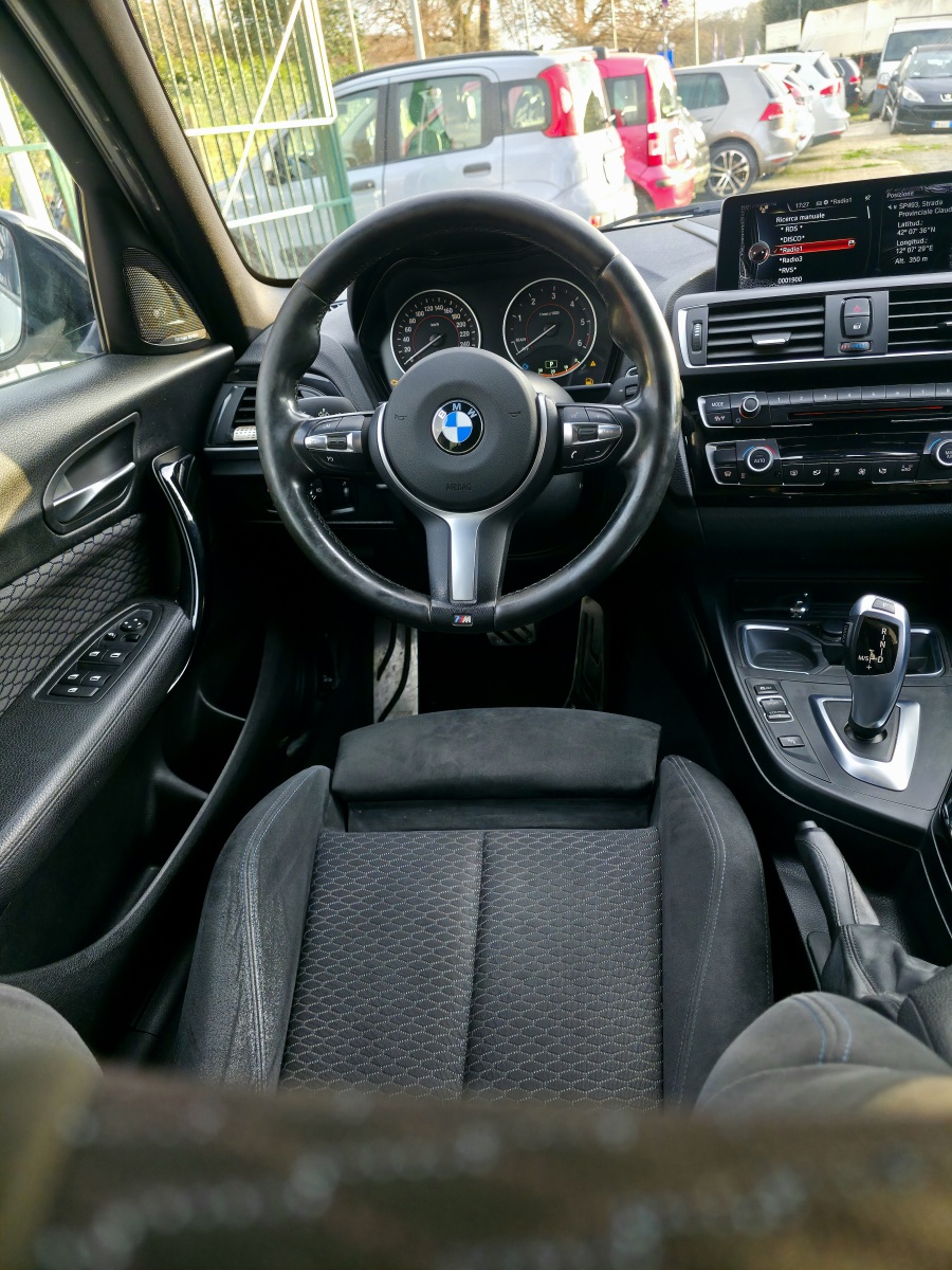 
								BMW 118d M Sport full									