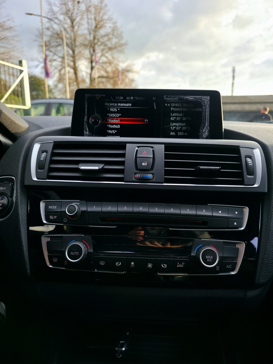 
								BMW 118d M Sport full									