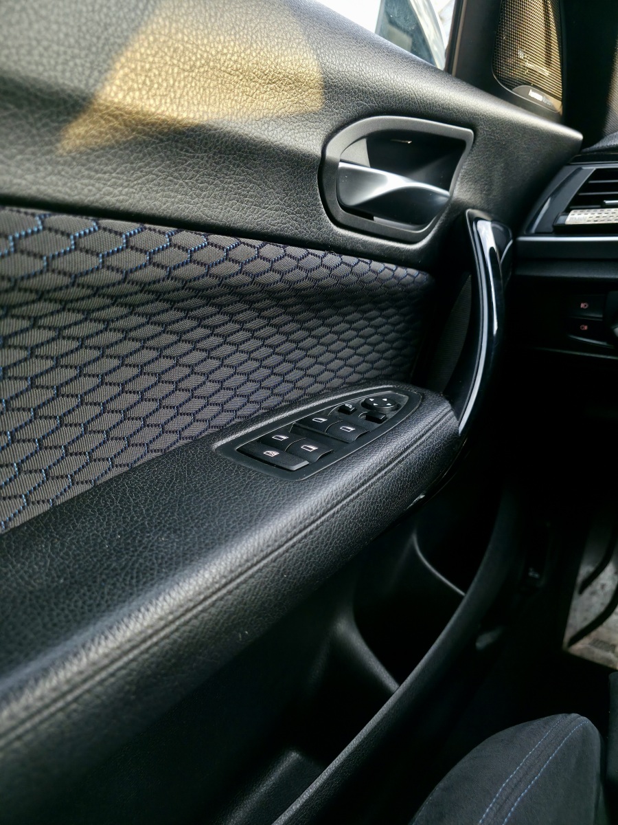 
								BMW 118d M Sport full									