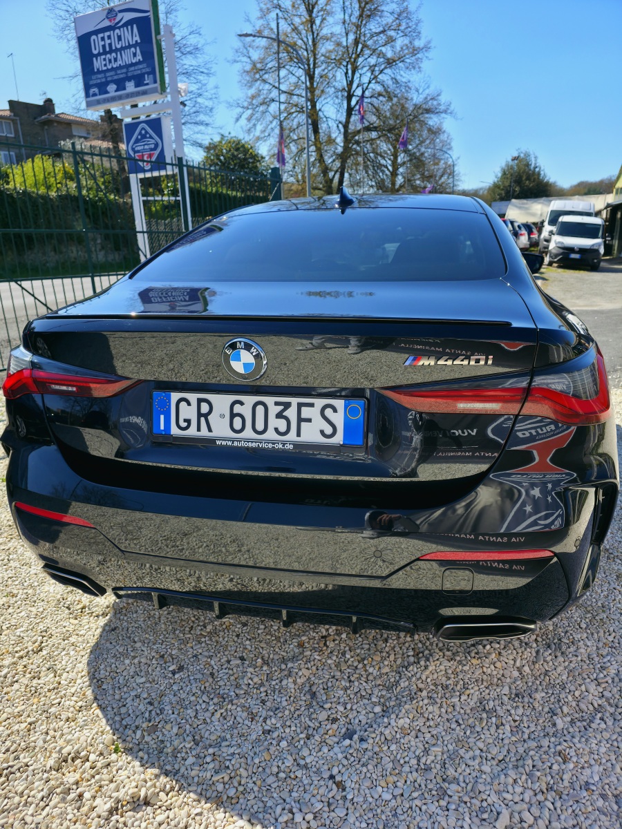 
								BMW M440i xDrive Coupé full									