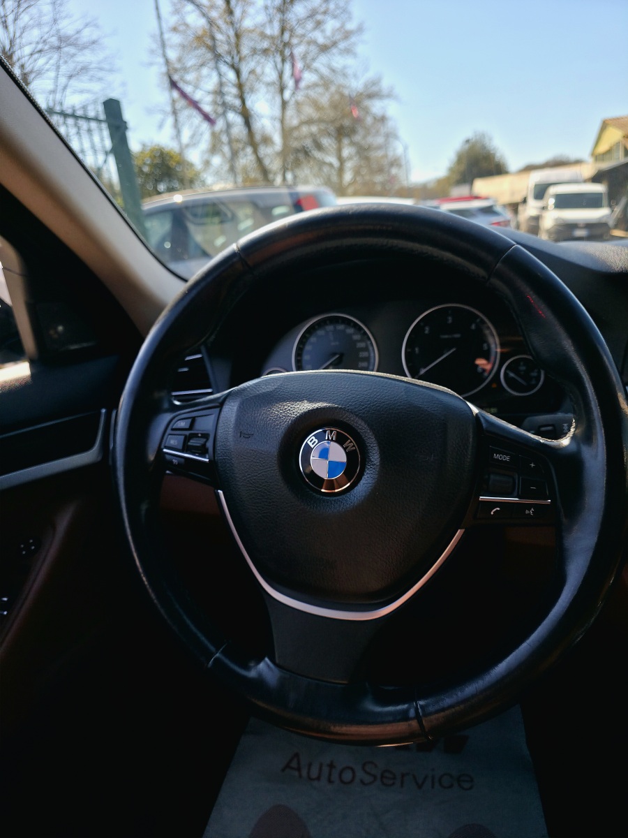 
								BMW 520d Touring M Sport full									