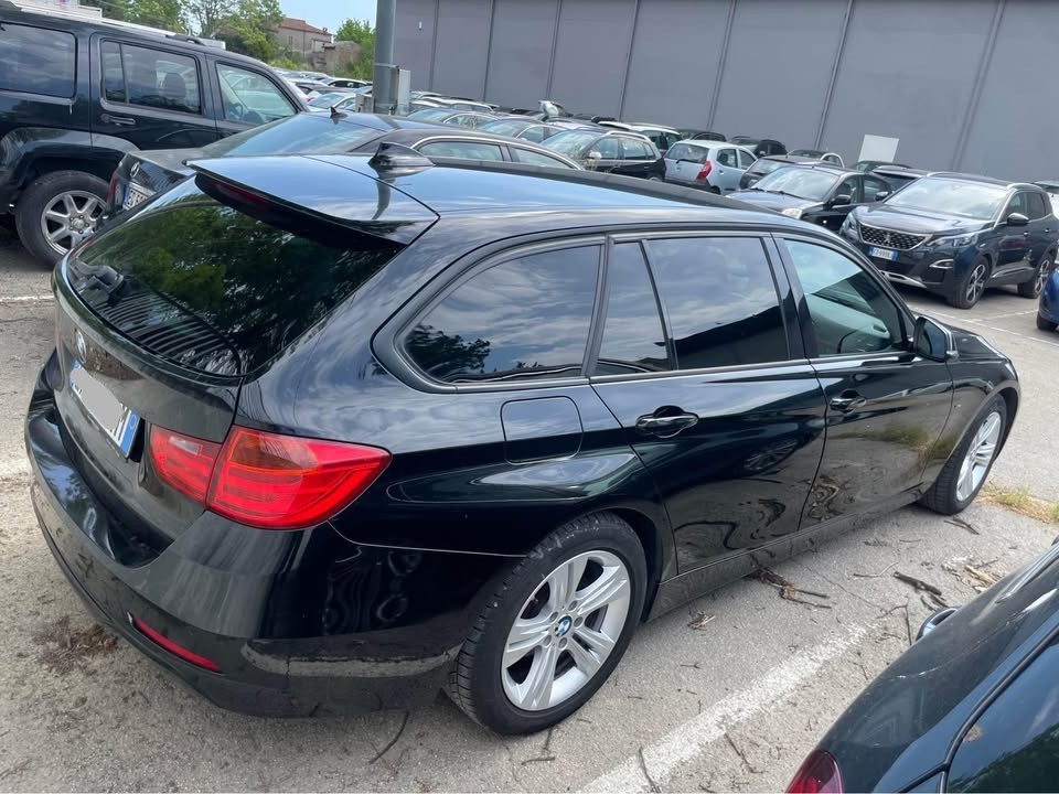 
								BMW serie 316d Touring M sport full									