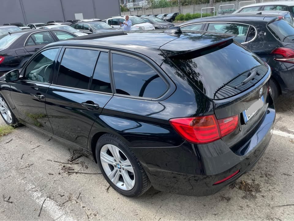 
								BMW serie 316d Touring M sport full									