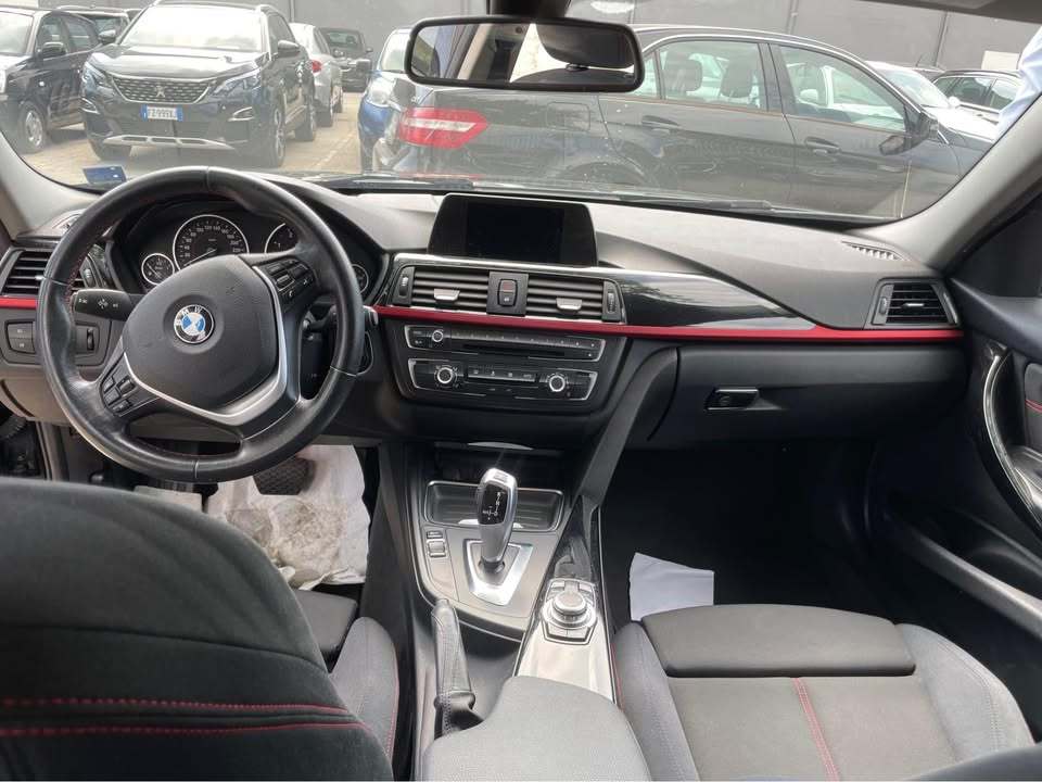 
								BMW serie 316d Touring M sport full									