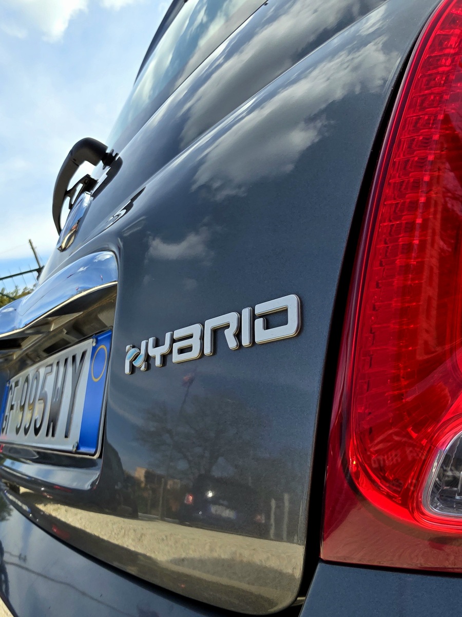 
								FIAT 500 C 1.0 Hybrid Dolcevita full									