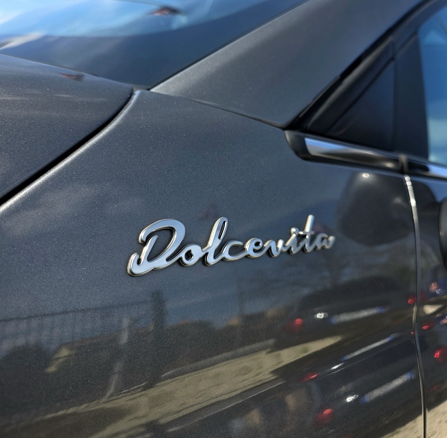 
								FIAT 500 C 1.0 Hybrid Dolcevita full									