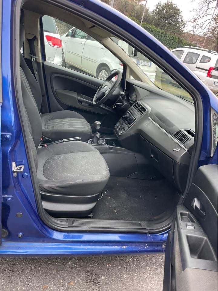 
								FIAT Grande Punto full									