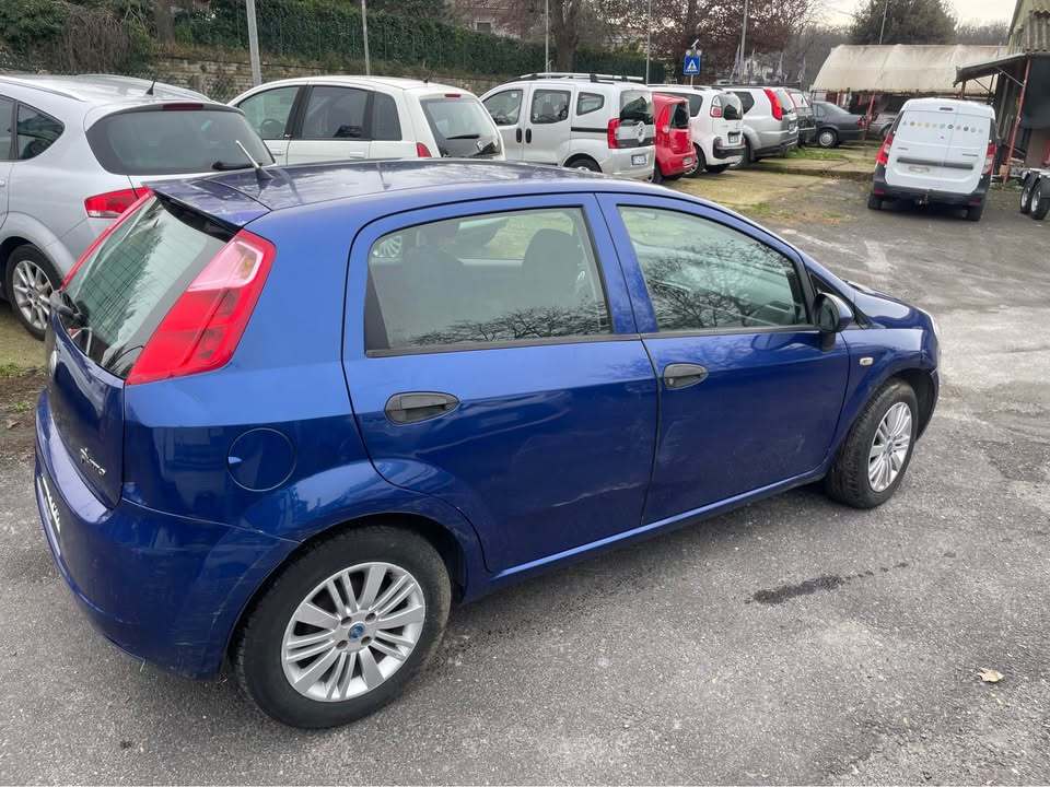 
								FIAT Grande Punto full									