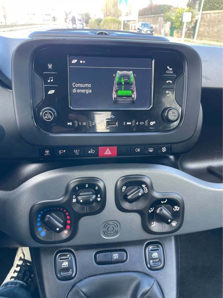 
								FIAT Panda 3a serie Hybrid full									