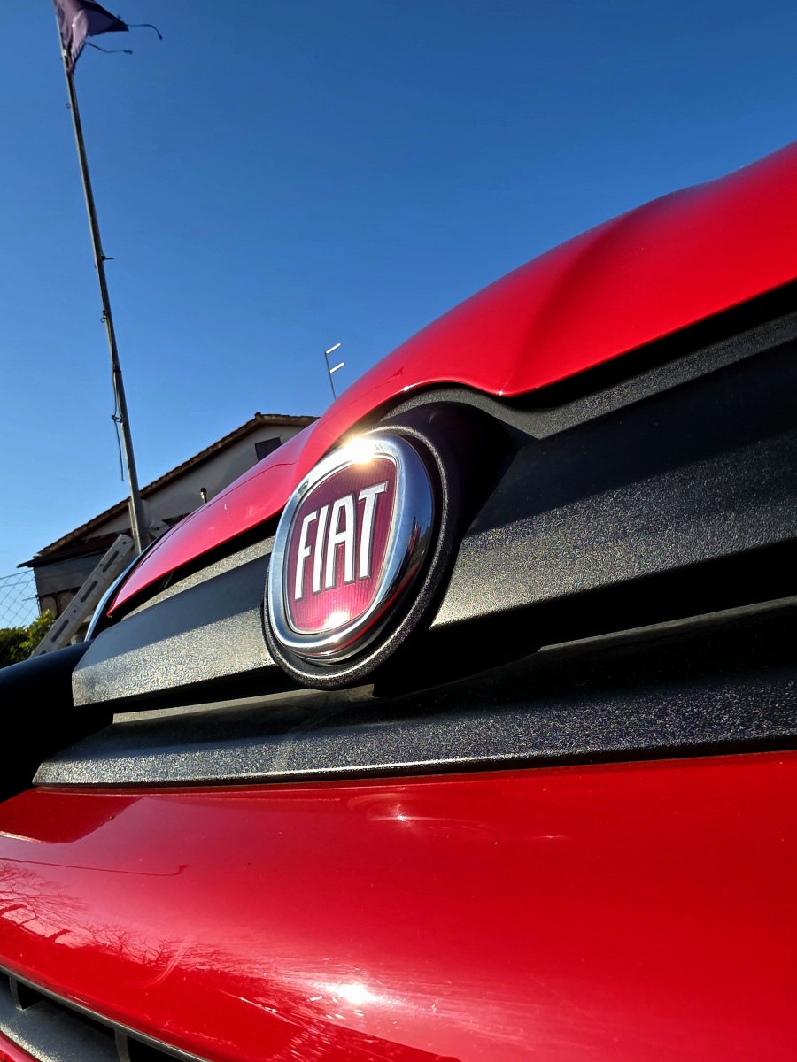 
								FIAT Panda Cross Hybrid full									