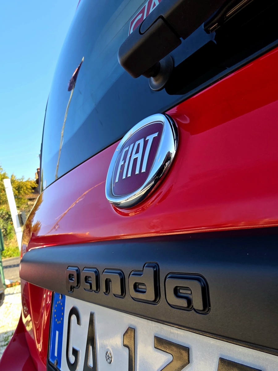 
								FIAT Panda Cross Hybrid full									