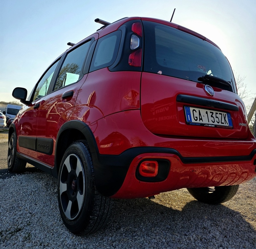 
								FIAT Panda Cross Hybrid full									