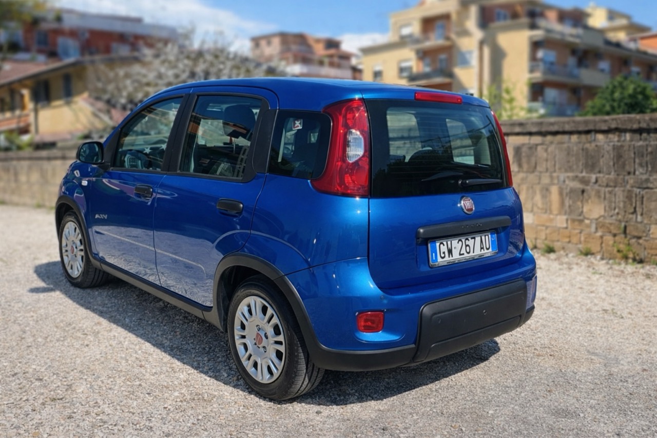 
								FIAT Panda 1.0 Hybrid 2024 full									