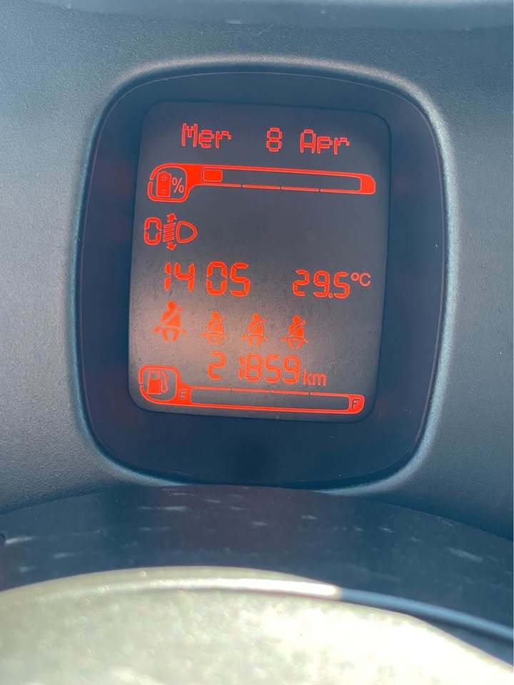 
								FIAT Panda 1.0 Hybrid 2024 full									